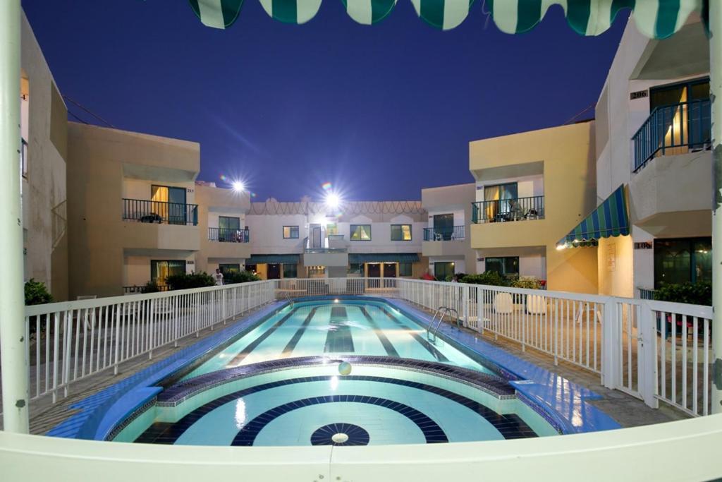 Summer Land Motel 2
