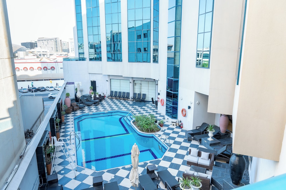 Majestic Cove Hotel 22