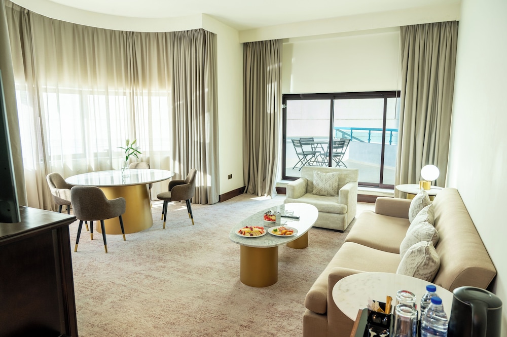 Majestic Cove Hotel 11