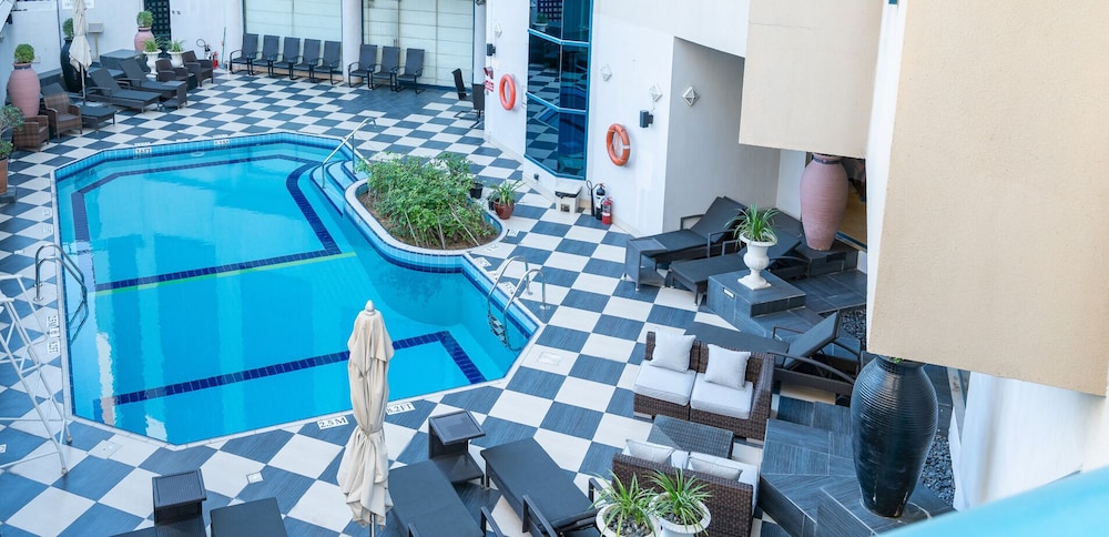 Majestic Cove Hotel 23
