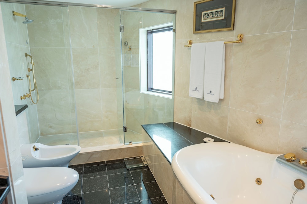 Majestic Cove Hotel 20