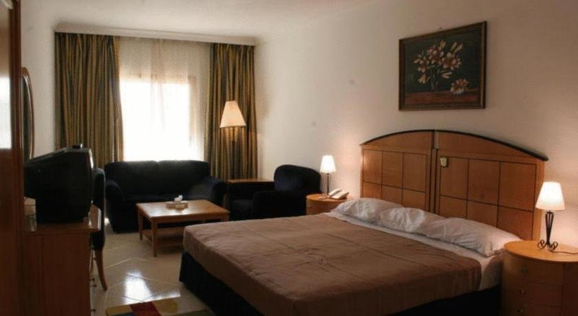 Dolphin Hotel Apartments 3