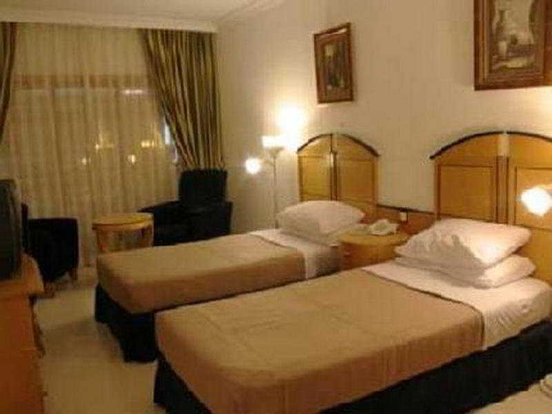 Dolphin Hotel Apartments 12