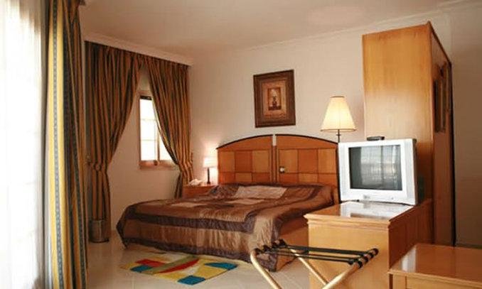 Dolphin Hotel Apartments 4