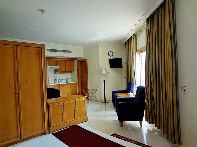 Dolphin Hotel Apartments 22