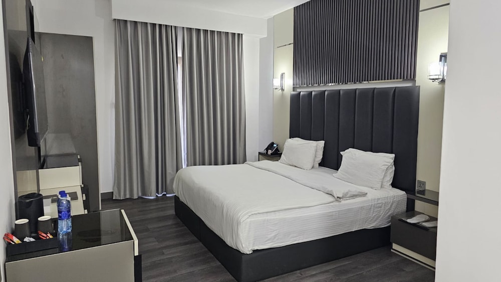 Sunday Sharjah Aparthotel formerly Royal Tulip 23