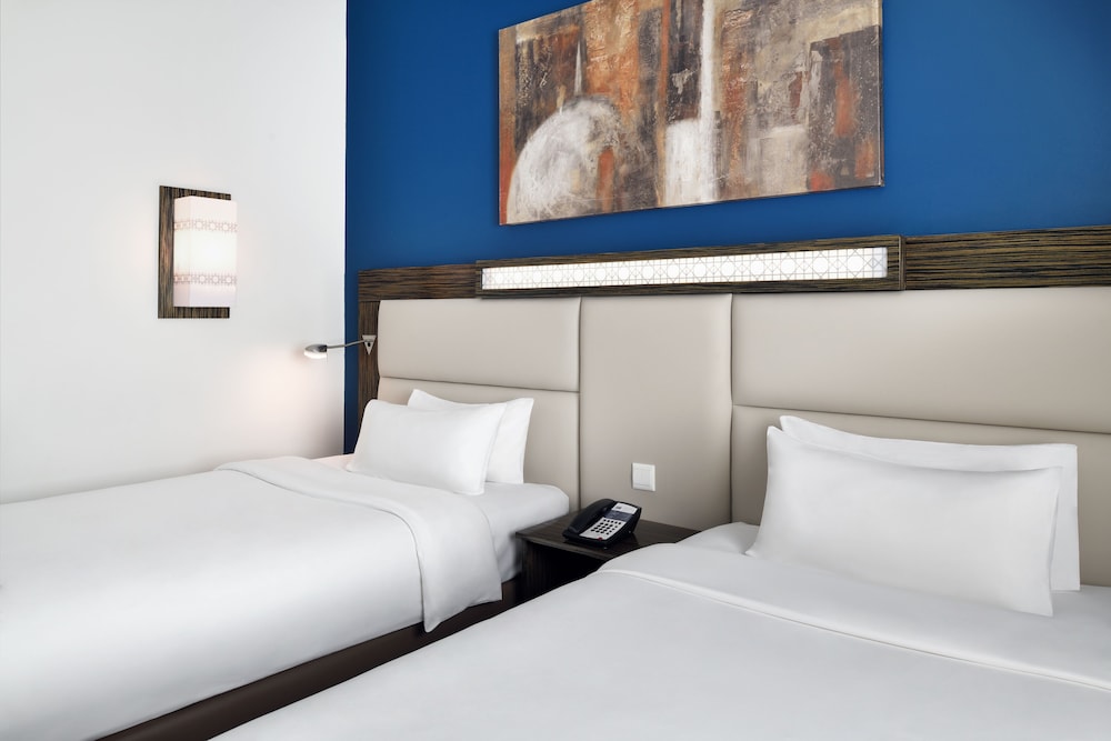 Holiday Inn Express Dubai - Jumeirah 12