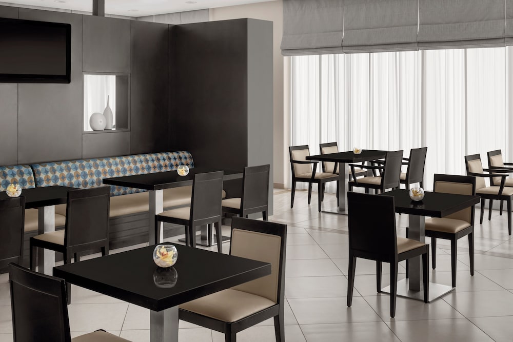Holiday Inn Express Dubai - Jumeirah 19