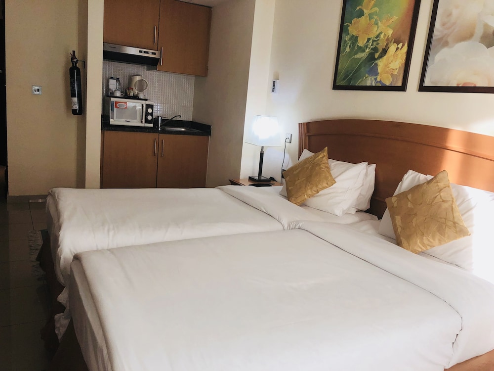 Golden Tulip Sharjah 15