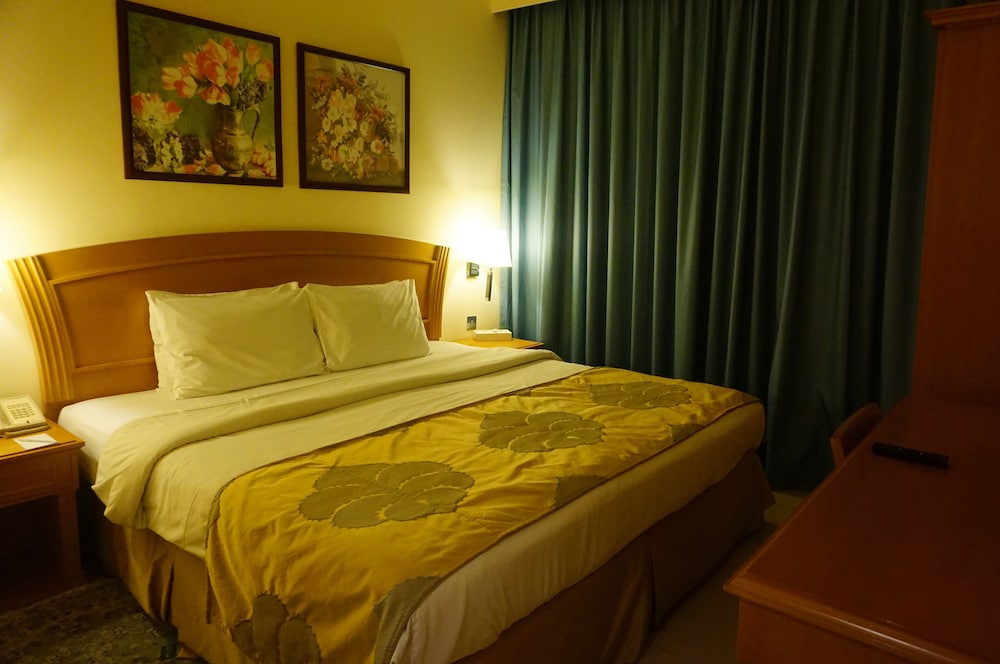 Golden Tulip Sharjah 19