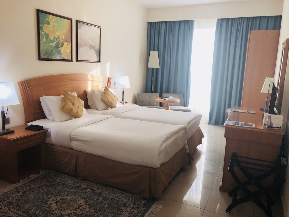 Golden Tulip Sharjah 14