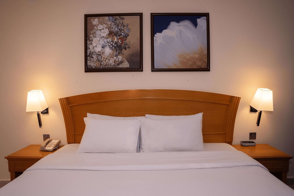 Golden Tulip Sharjah 23