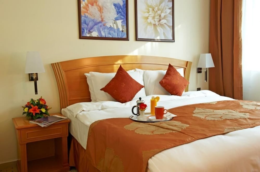 Golden Tulip Sharjah 20