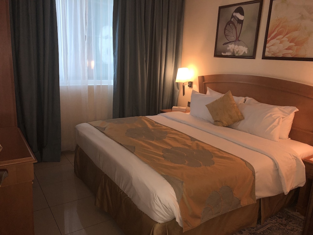 Golden Tulip Sharjah 10
