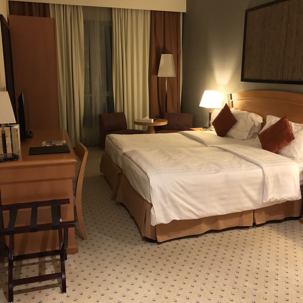Golden Tulip Sharjah 12