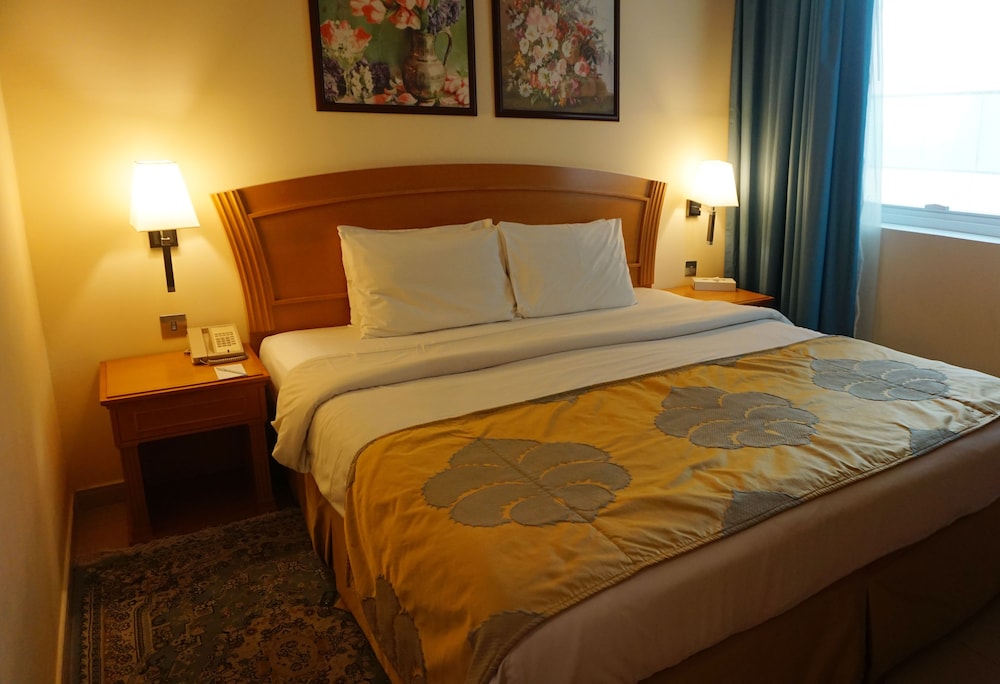 Golden Tulip Sharjah 17