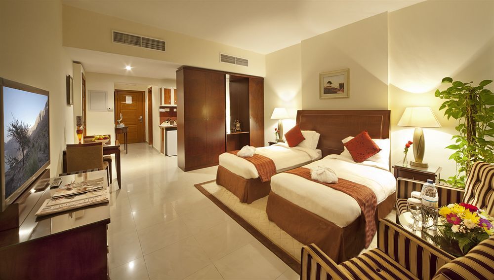 Clifton International Hotel 6