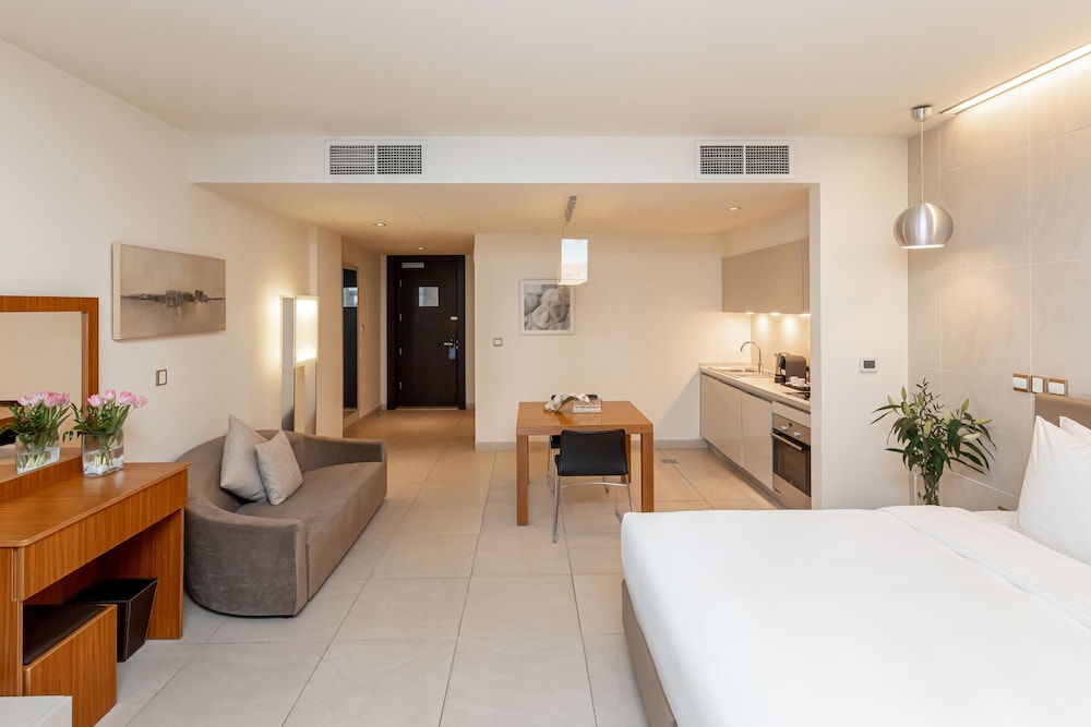 The Radisson Blu Residence, Dubai Marina 8
