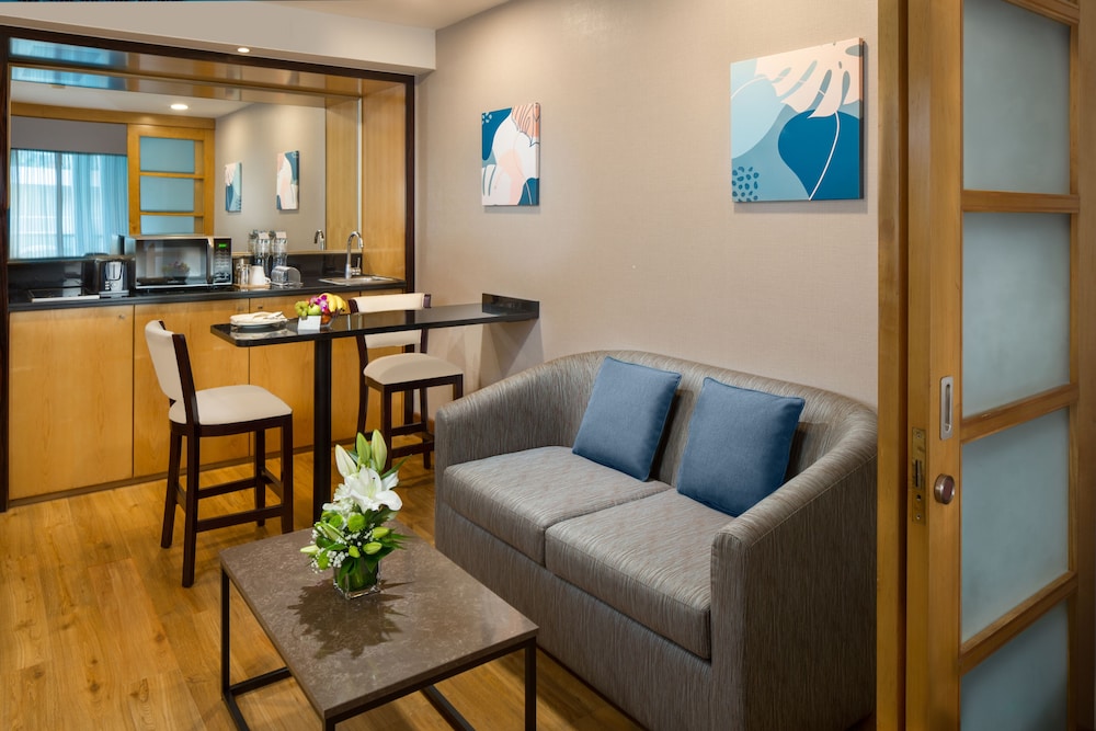 Savoy Suites Hotel Apartments 7