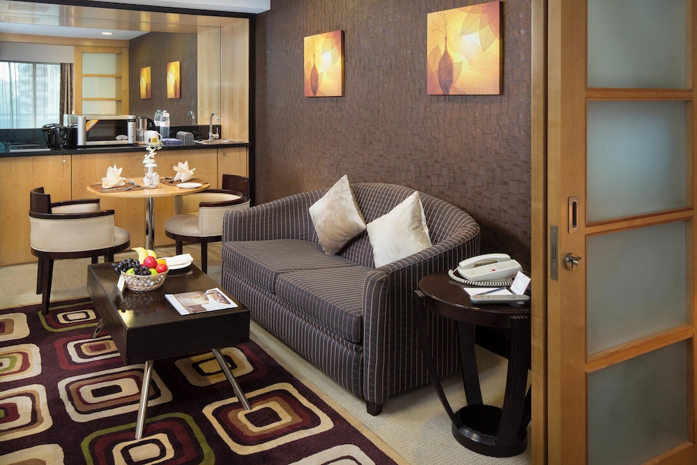 Savoy Suites Hotel Apartments 5