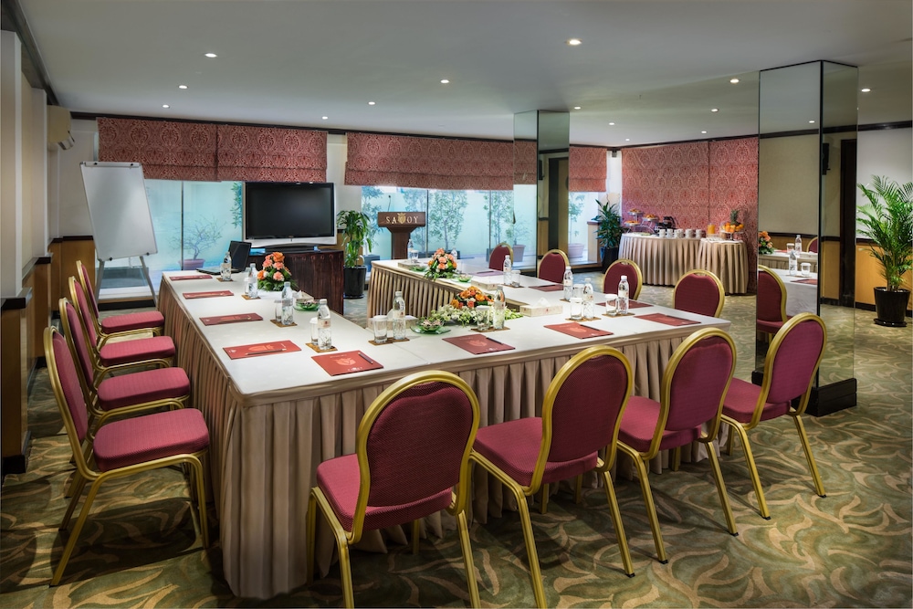 Savoy Suites Hotel Apartments 17