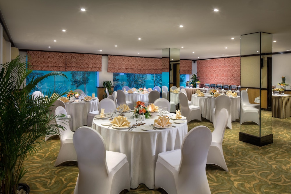 Savoy Suites Hotel Apartments 16