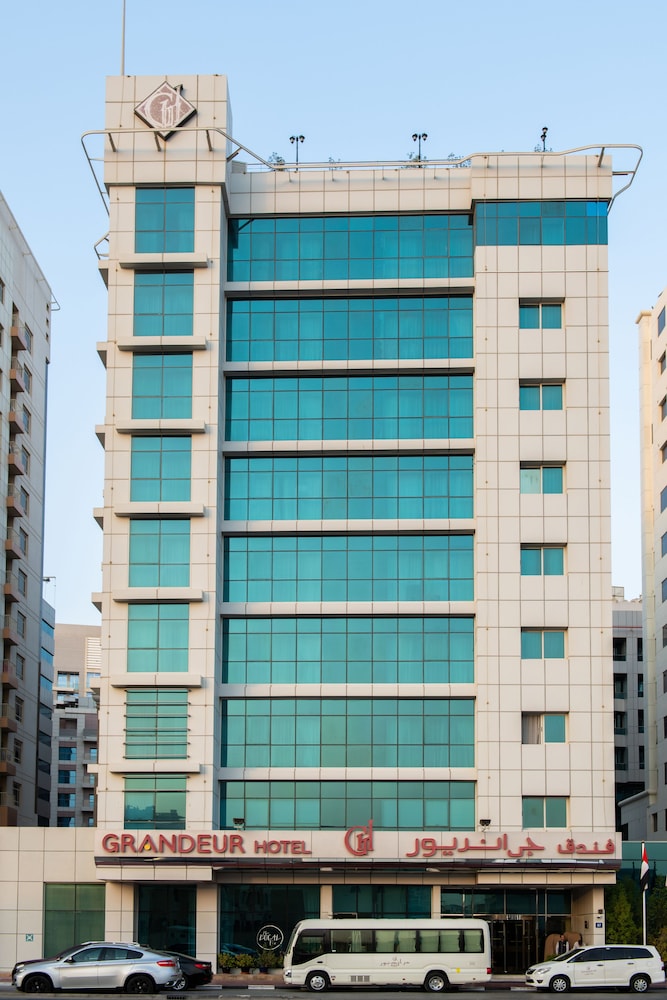 Grandeur Hotel 1