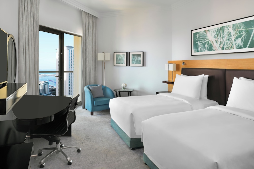 Mövenpick Hotel Jumeirah Beach 11