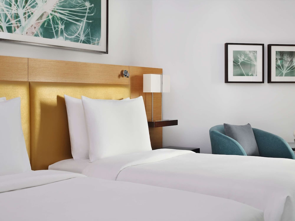 Mövenpick Hotel Jumeirah Beach 8