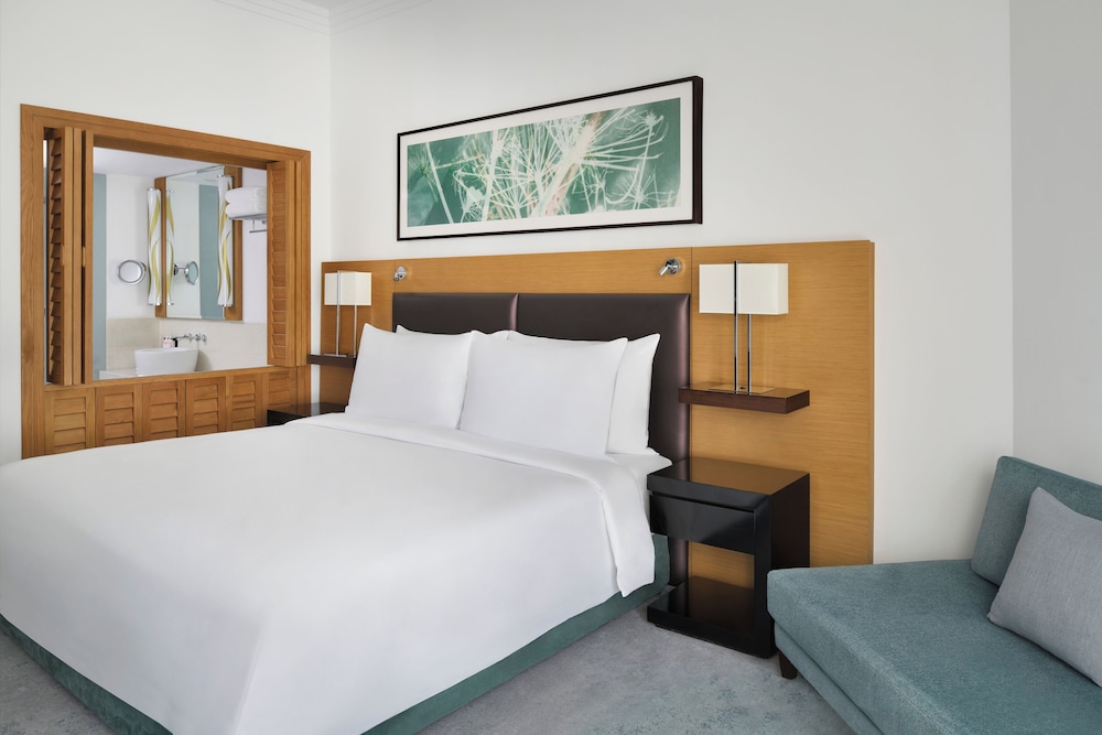 Mövenpick Hotel Jumeirah Beach 15