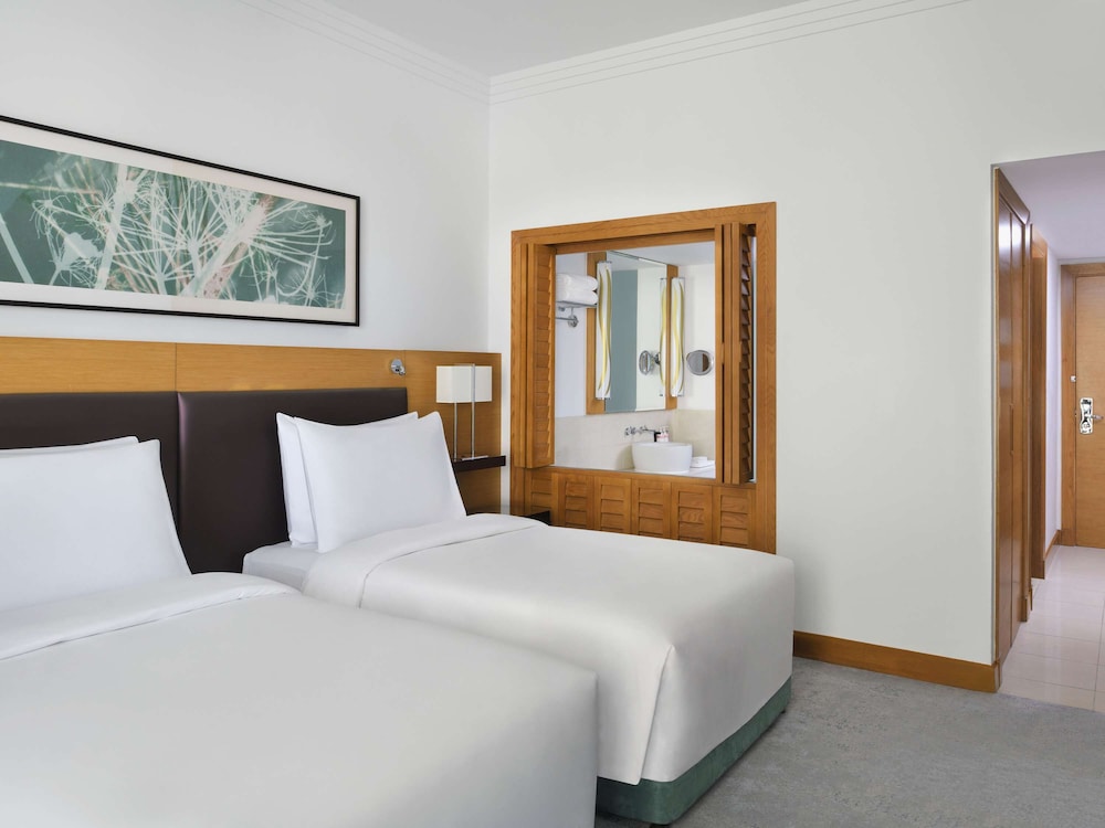 Mövenpick Hotel Jumeirah Beach 5