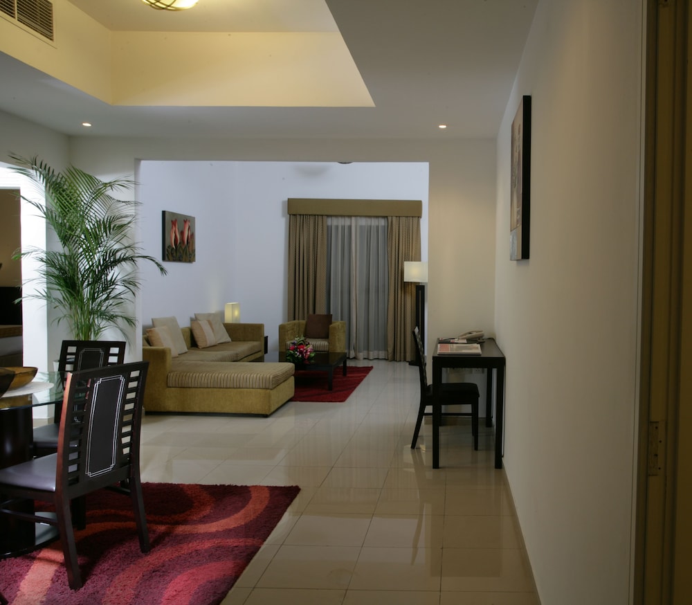 Ramada Hotel & Suites by Wyndham Ajman 6