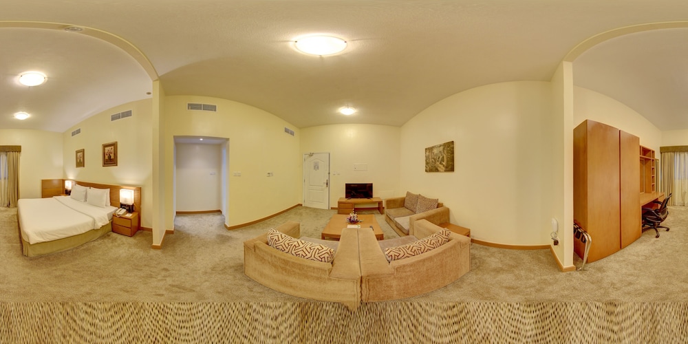 Ramada Hotel & Suites by Wyndham Ajman 9