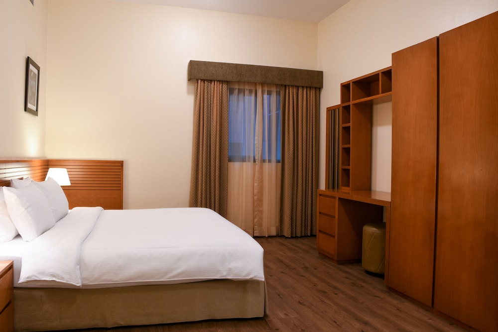 Ramada Hotel & Suites by Wyndham Ajman 10