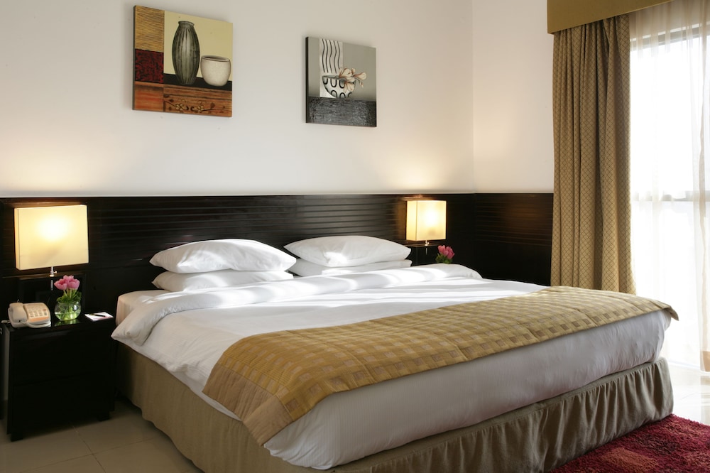Ramada Hotel & Suites by Wyndham Ajman 7