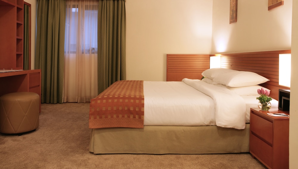 Ramada Hotel & Suites by Wyndham Ajman 8
