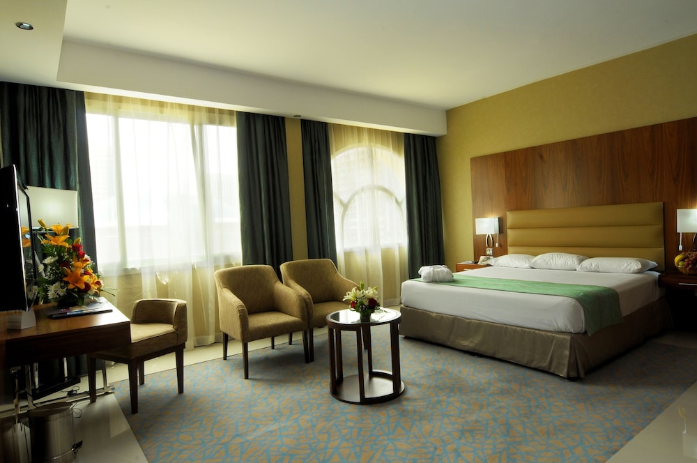 Howard Johnson by Wyndham Abu Dhabi 7