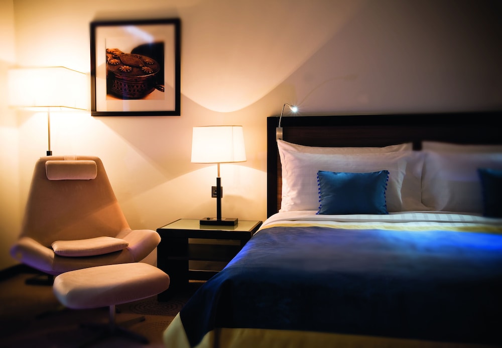 AVANI Deira Dubai Hotel 7