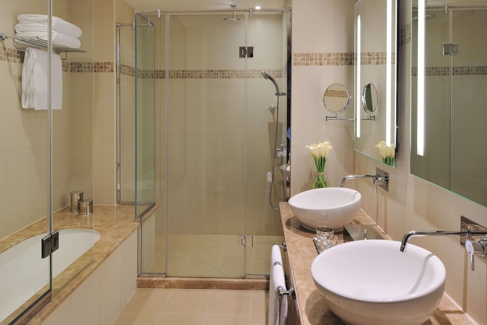 AVANI Deira Dubai Hotel 17
