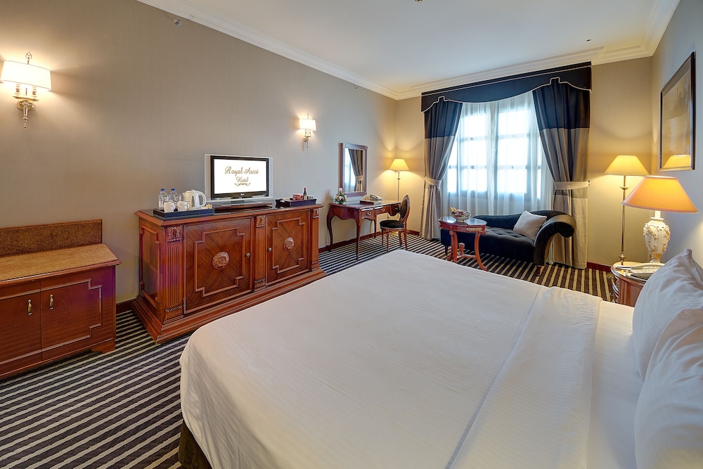 Royal Ascot Hotel 24