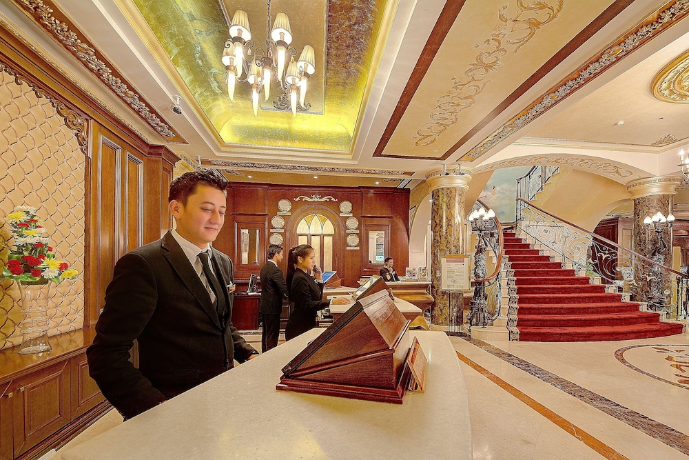 Royal Ascot Hotel 11