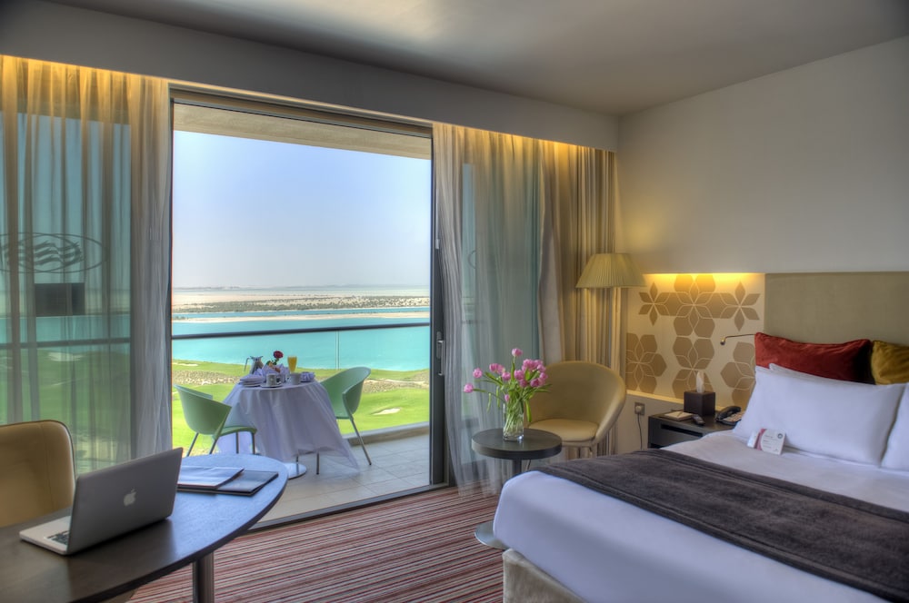 Crowne Plaza Abu Dhabi - Yas Island 11