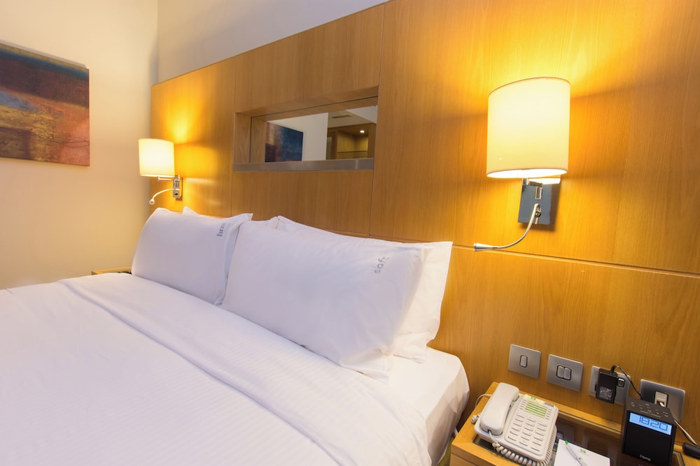 Holiday Inn Abu Dhabi 18