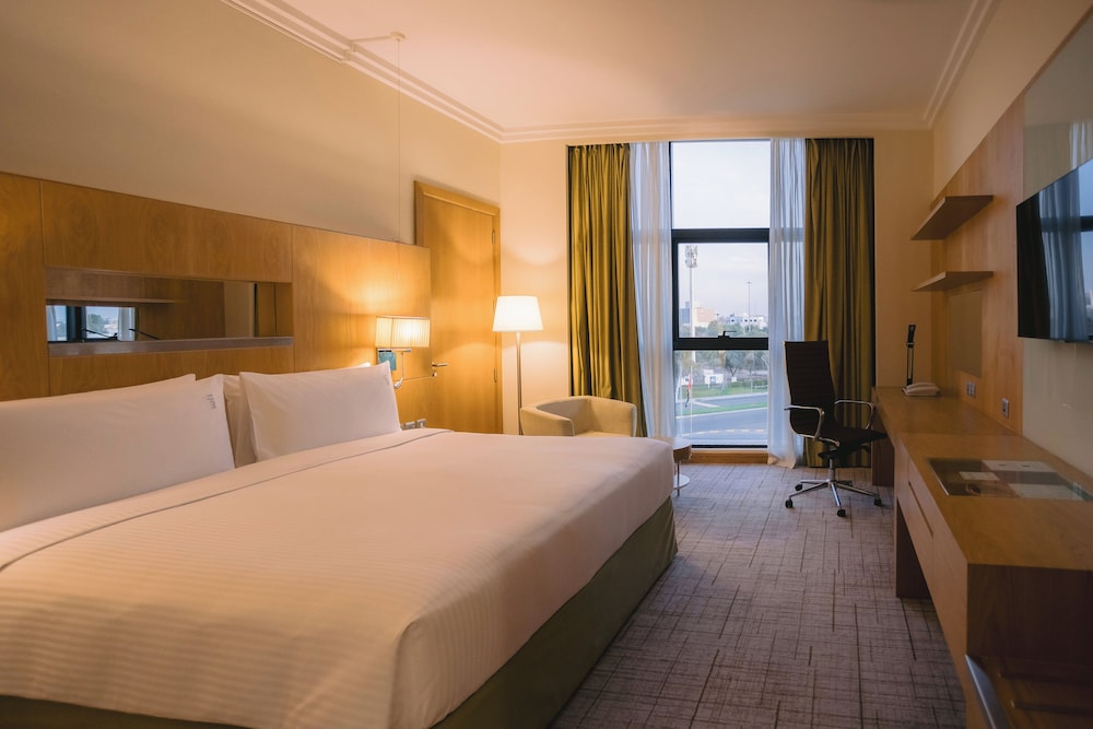 Holiday Inn Abu Dhabi 10