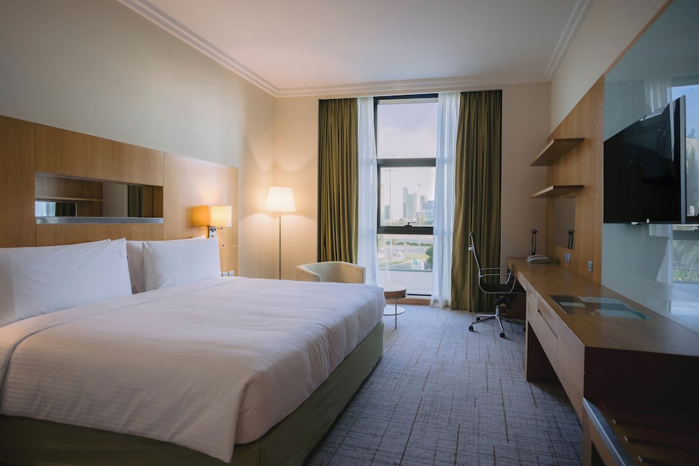Holiday Inn Abu Dhabi 8