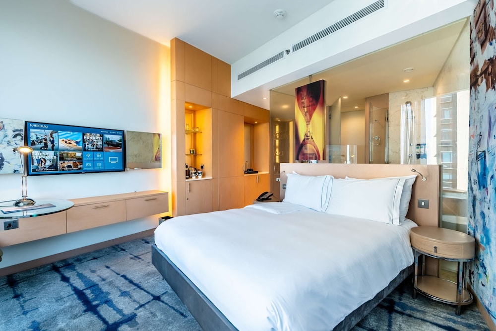 Media One Hotel 24