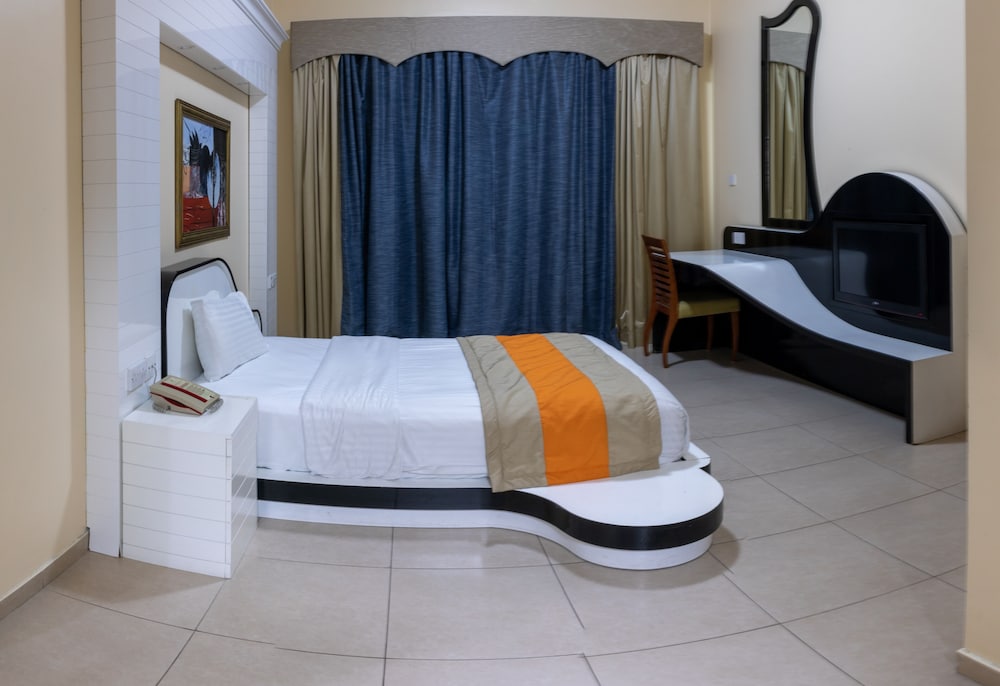 Wescott Plaza Hotel Apartments 15