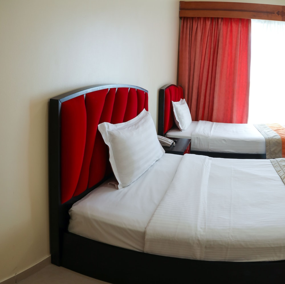 Wescott Plaza Hotel Apartments 13