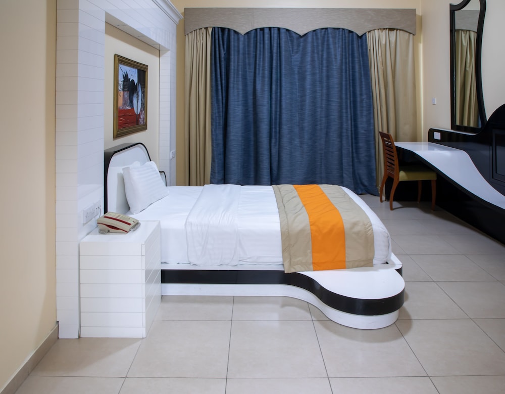Wescott Plaza Hotel Apartments 22