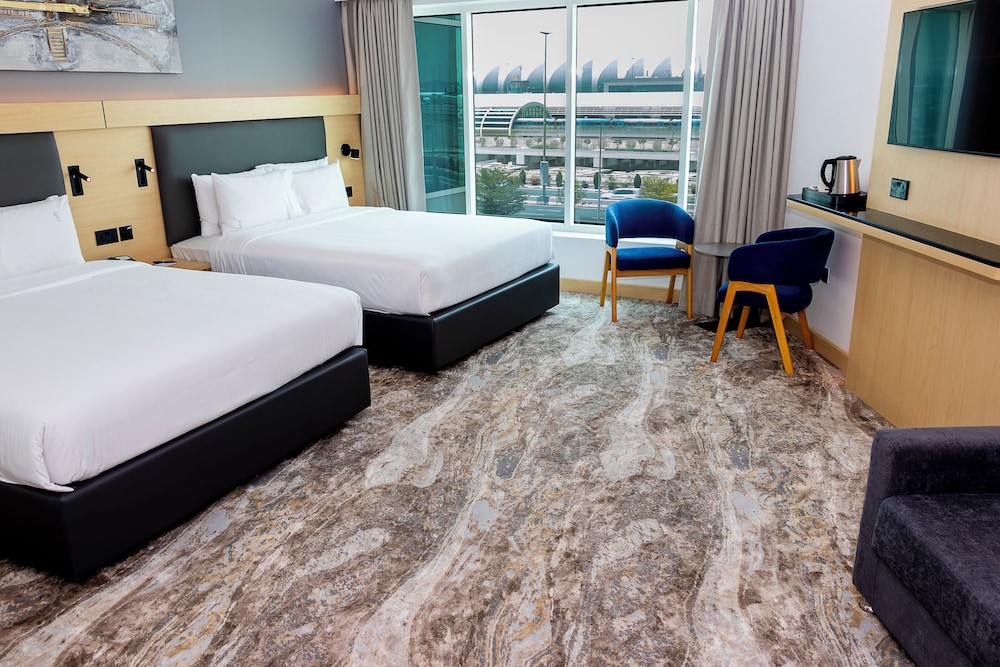Holiday Inn Express Dubai Airport 11